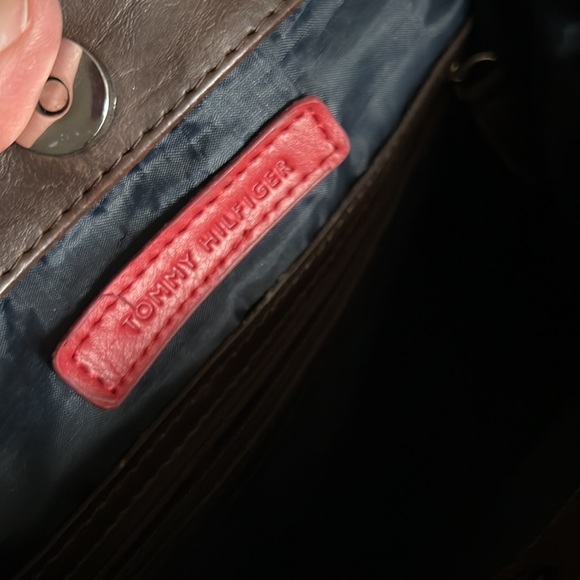 1 hour sale. Tommy Hilfiger, purse, with free red puff keychain - Picture 9 of 12